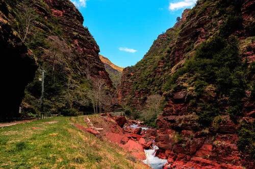 群山重重叠叠，景色美如天际，壮观(图11)