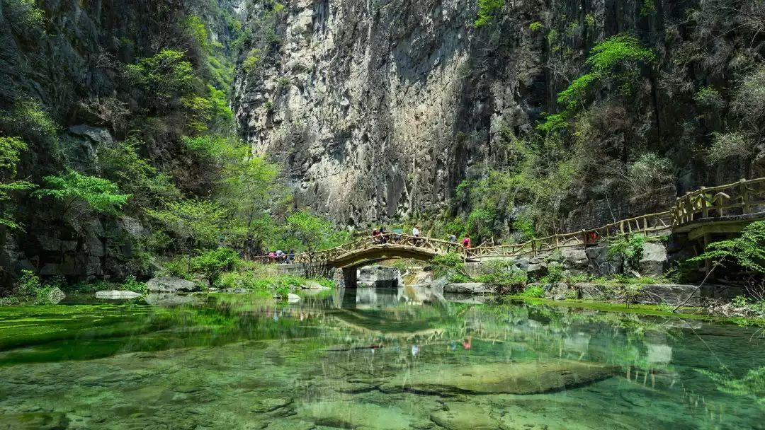 群山叠嶂翠如屏，美若仙境洁似纱(图3)