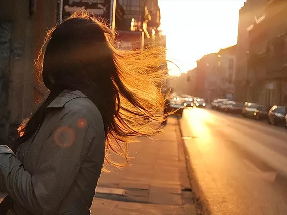 《不能承受的生命之轻》这8句话告诉我们，人啊，不必活得太规矩(图7)