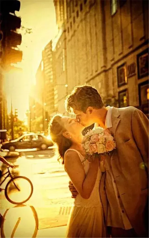 晚安心语！生日祝福语 爱情名言优美句子(图1)