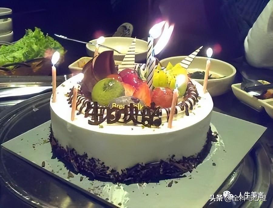 自己生日发朋友圈的文案，祝自己生日快乐的句子(图3)