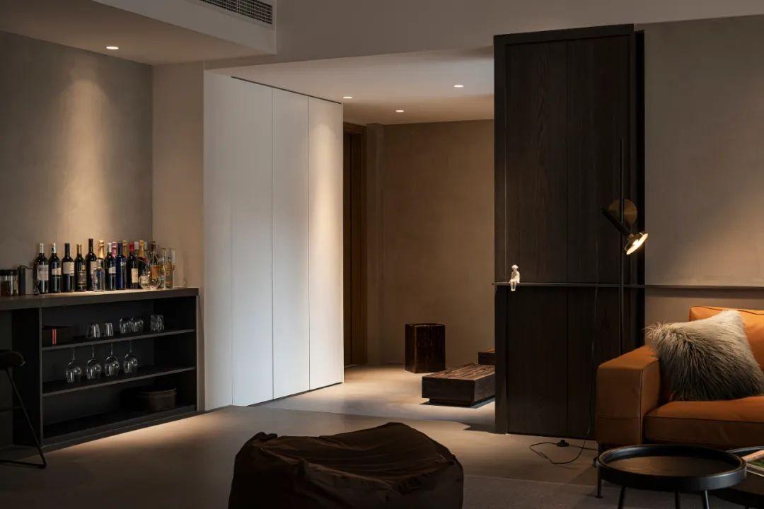 159㎡现代极简，简约奢华暗色调，低调侘寂有情趣(图1)