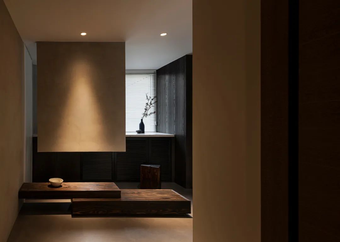 159㎡现代极简，简约奢华暗色调，低调侘寂有情趣(图2)