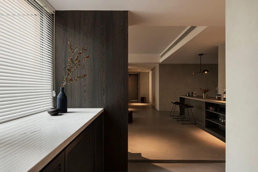 159㎡现代极简，简约奢华暗色调，低调侘寂有情趣(图4)