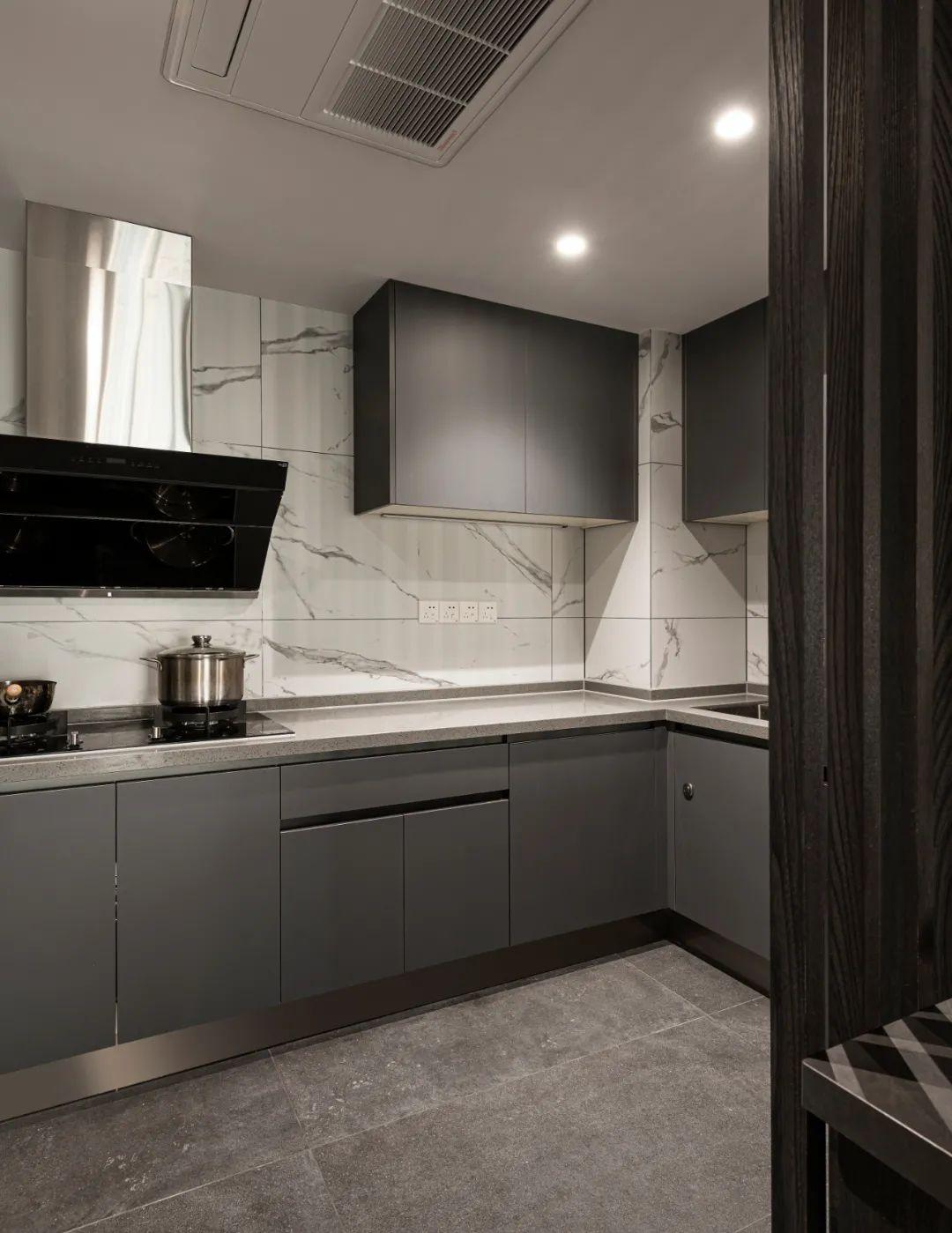 159㎡现代极简，简约奢华暗色调，低调侘寂有情趣(图22)