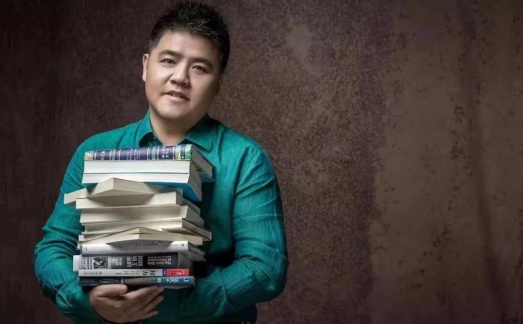 樊登说：唯有读书，既让你及时审视内心，又让你抬头看到诗与远方(图1)