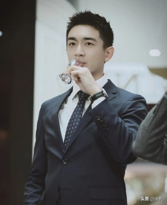 7位“霸总专业户”：挤眉弄眼、歪头晃脑，油腻得让人抠脚趾(图37)