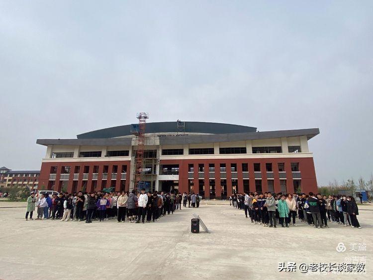 “一根绳一条心 拔河比赛聚人心”——2022年春期赵河学校拔河比赛(图2)