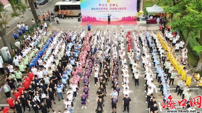 气“拔”山“河”勇争先！海口龙华区“工会杯”拔河比赛“绳”彩飞扬(图1)