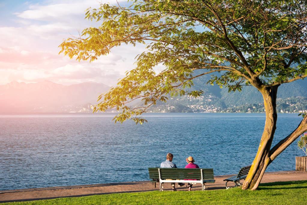 人生靠自己的励志句子，成长的路上你可以哭，但不可以放弃和认输(图1)