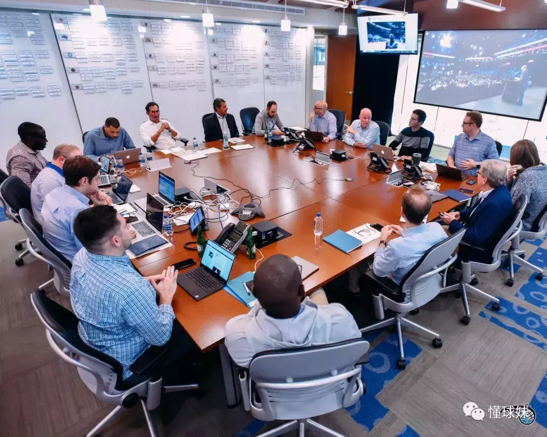 史上最无聊的选秀大会！他是唯一的惊喜，他被选中那刻太值得哭了(图1)