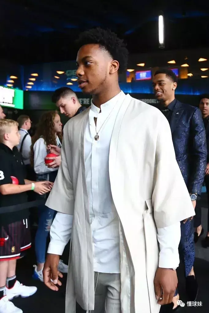 史上最无聊的选秀大会！他是唯一的惊喜，他被选中那刻太值得哭了(图11)