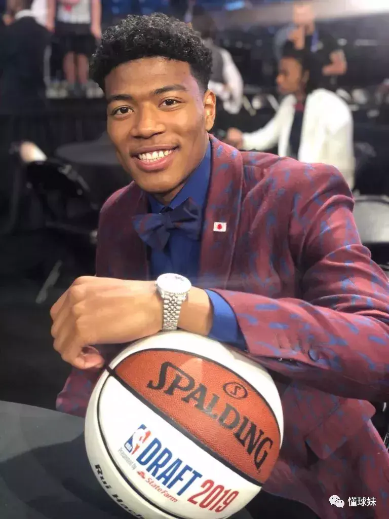 史上最无聊的选秀大会！他是唯一的惊喜，他被选中那刻太值得哭了(图13)