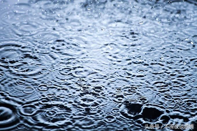 适合下雨天发的朋友圈心情说说，发朋友圈的下雨天优美句子精选(图1)