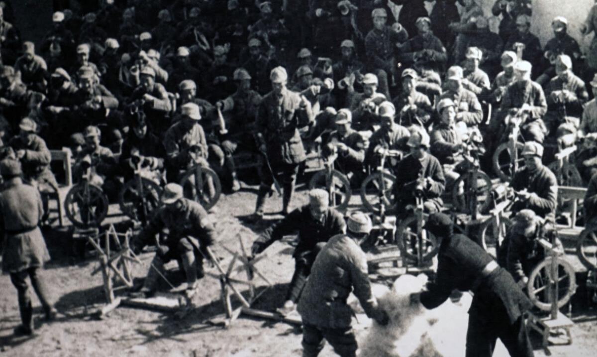 李克农，艰难困苦不气馁，用红军长征故事来勉励大家(图4)