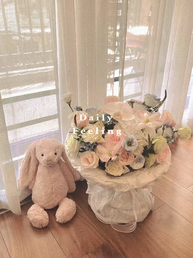 抖音很火的句子｜请你不要轻易付出真心， 因为真心，离伤心最近(图2)