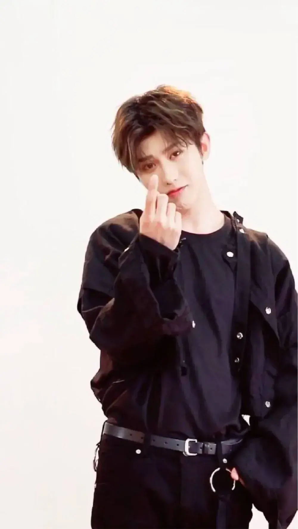 蔡徐坤：年轻偶像的光芒(图2)