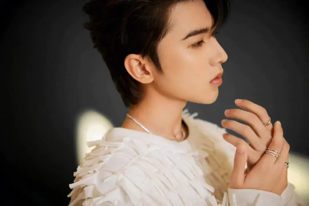 蔡徐坤——一代励志传奇，点燃青春梦想！(图1)