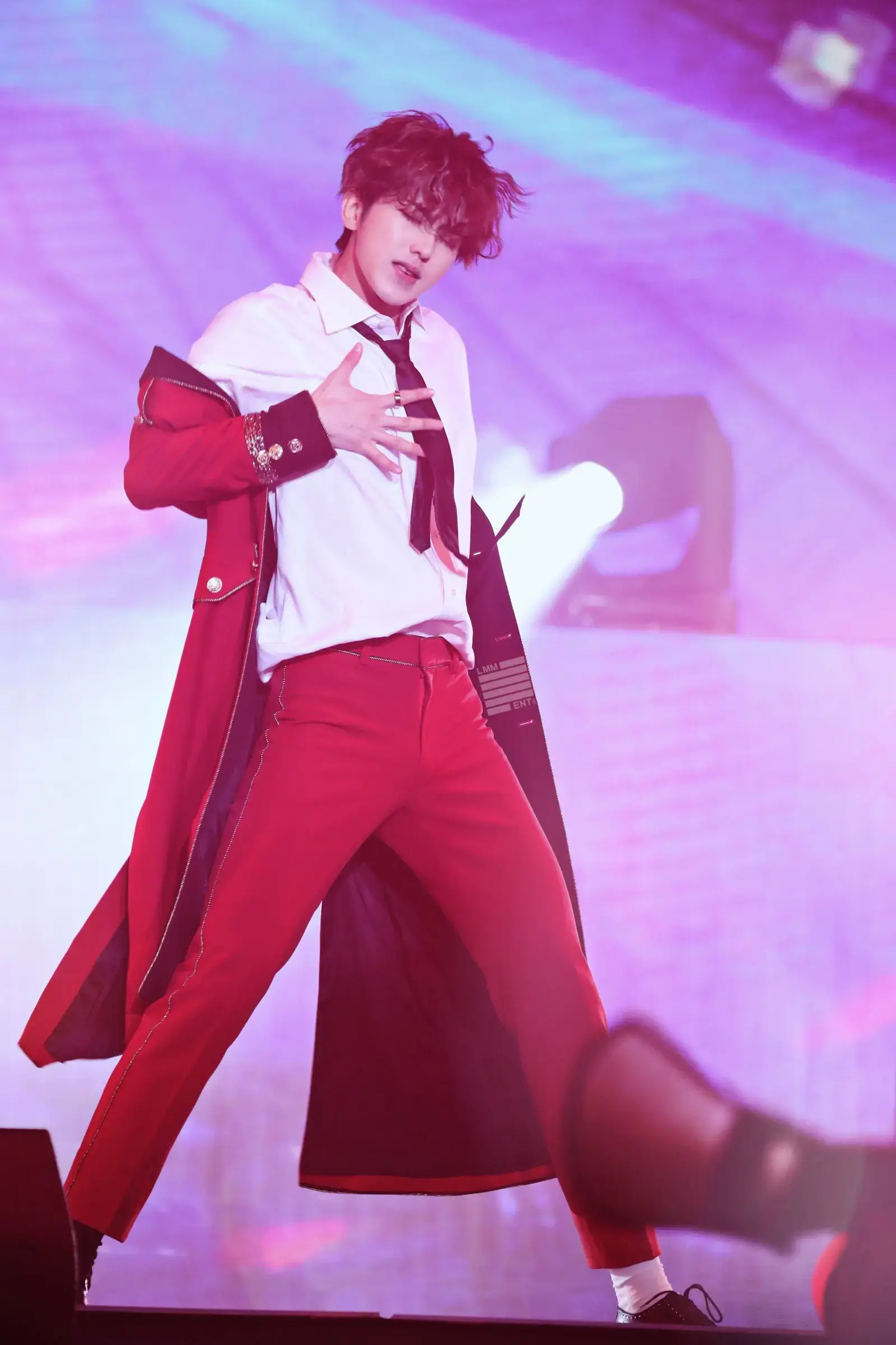 蔡徐坤——一代励志传奇，点燃青春梦想！(图2)