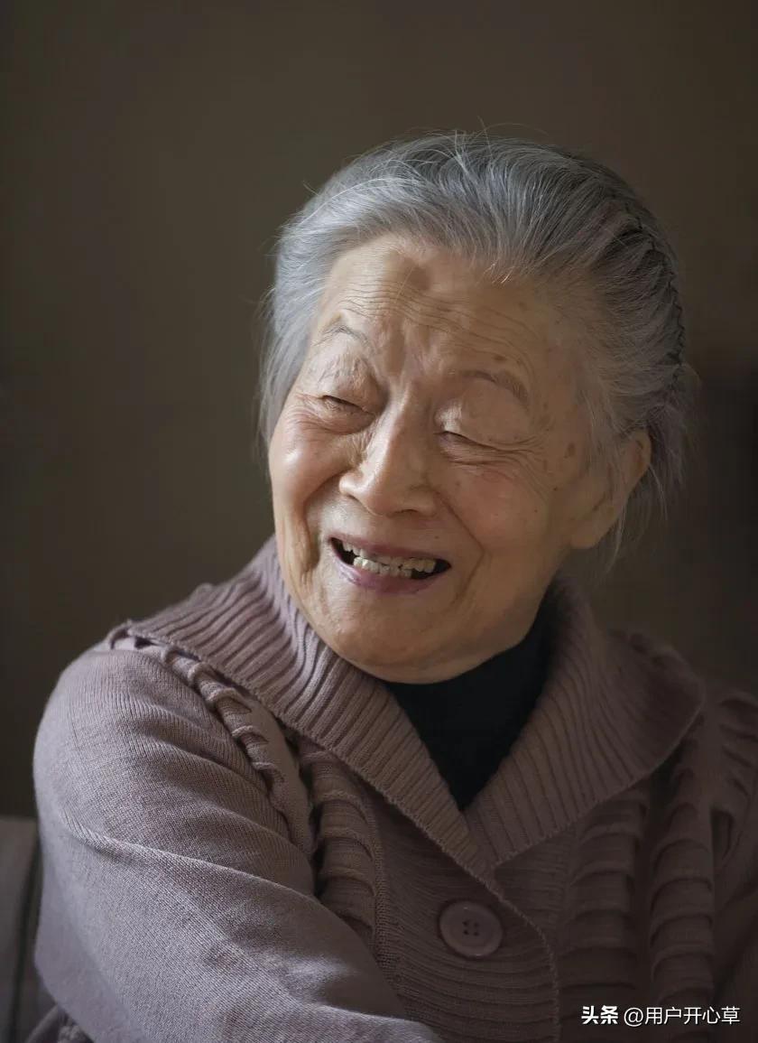 杨绛：父母在，人生尚有来处，父母去，人生只剩归途(图1)