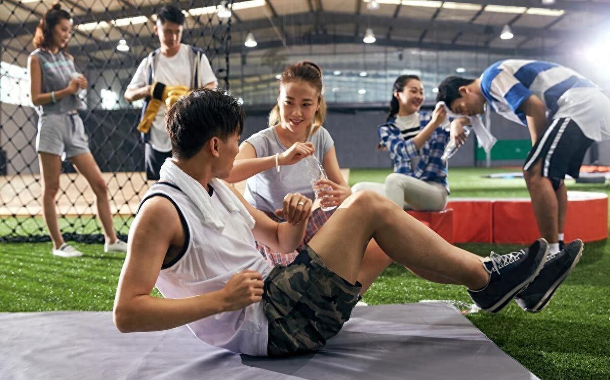 和男人聊天时，多说这些话，他会疯狂想念你(图1)