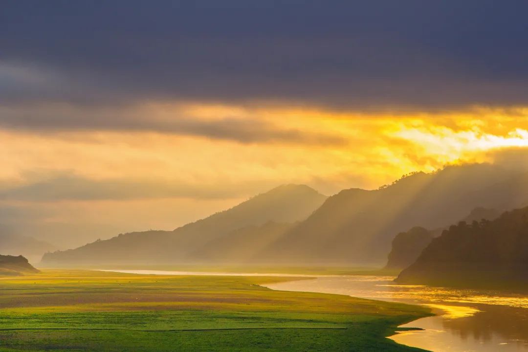 唯美简短的日出句子，点亮你的心灵(图1)