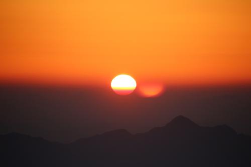 21句描写日出的优美句子,清晨的日出的唯美句子集锦(图2) 21句描写日出的优美句子,清晨的日出的唯美句子集锦(图2)