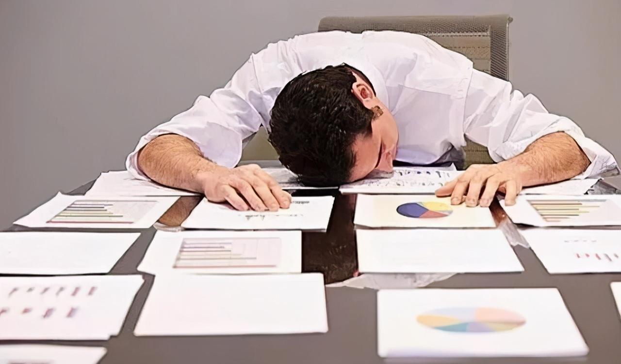 发朋友圈加班的句子，心情短语，我是苦逼的上班族(图2)