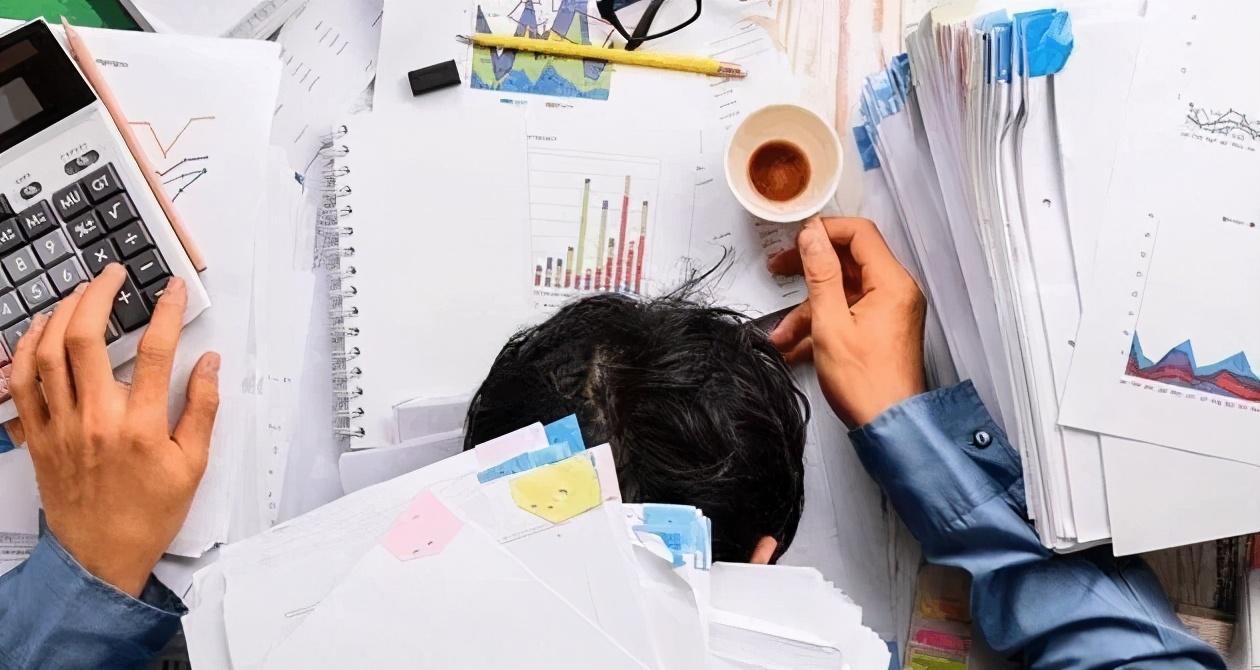 发朋友圈加班的句子，心情短语，我是苦逼的上班族(图3)