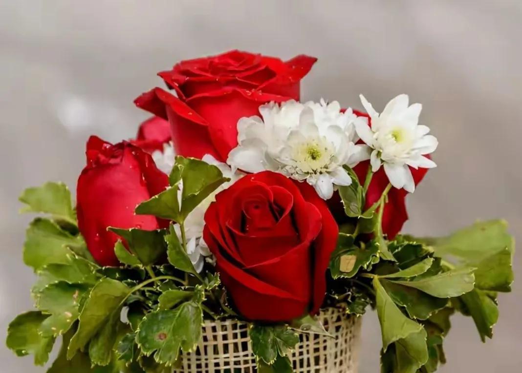 爱你，满心欢喜；余生有你，岁月如歌(图1)