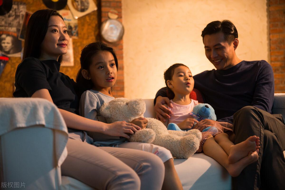 20句写给故乡文案，小孩眺望远方，成人怀念故乡(图1)