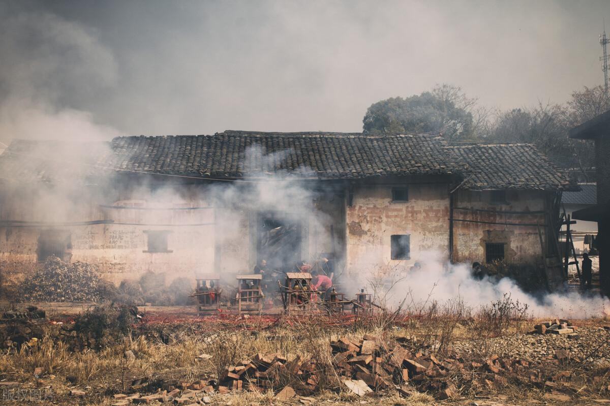 20句写给故乡文案，小孩眺望远方，成人怀念故乡(图6)