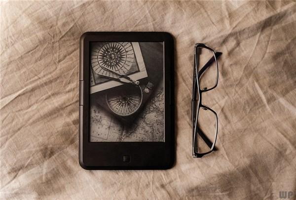 关于爱情的伤感说说，句句悲伤，心里的伤没有人懂(图2)