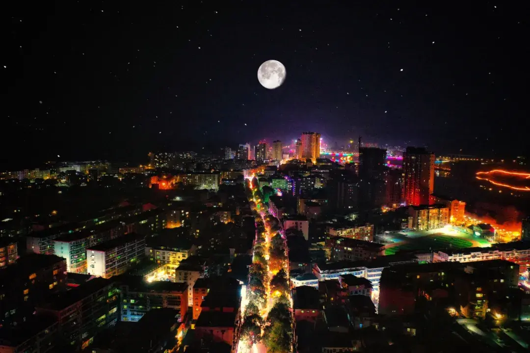 夜街夜景夜逐灯，时光清浅，石泉所遇皆是美好(图2)