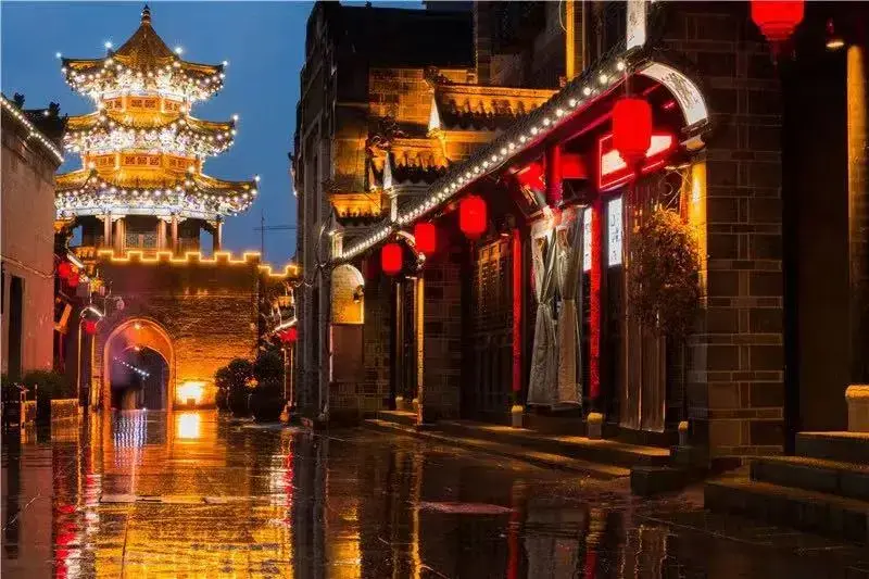 夜街夜景夜逐灯，时光清浅，石泉所遇皆是美好(图3)