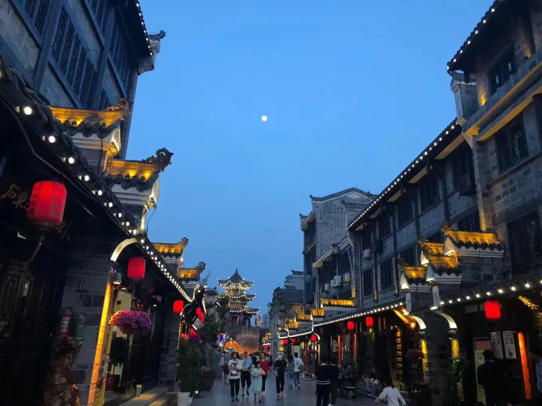 夜街夜景夜逐灯，时光清浅，石泉所遇皆是美好(图4)