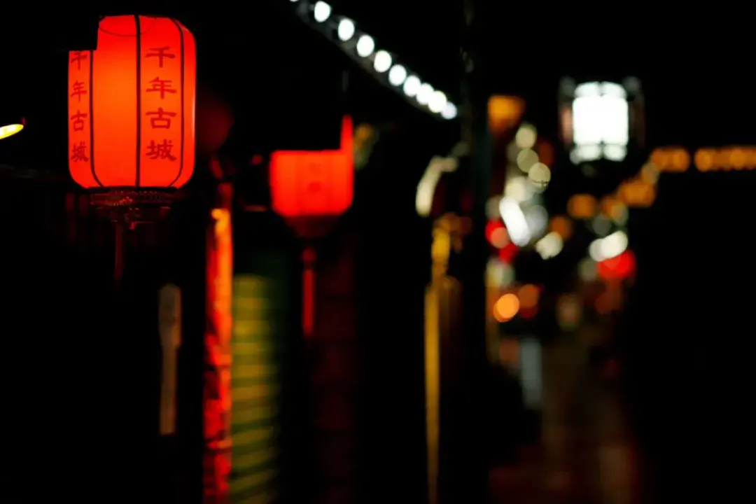 夜街夜景夜逐灯，时光清浅，石泉所遇皆是美好(图5)