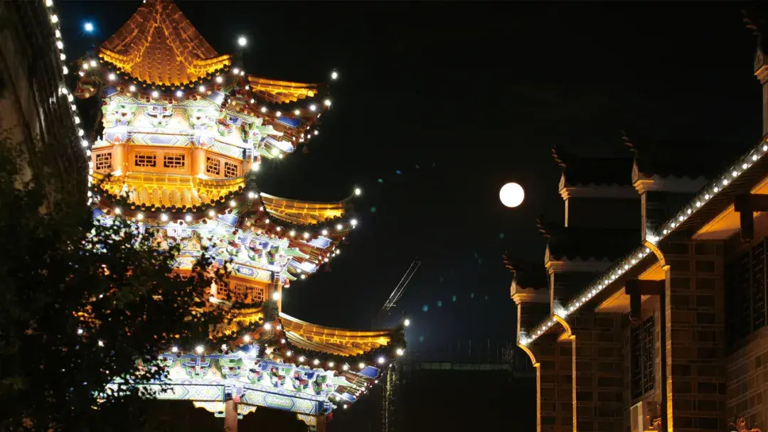 夜街夜景夜逐灯，时光清浅，石泉所遇皆是美好(图6)