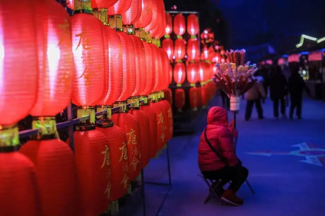 夜街夜景夜逐灯，时光清浅，石泉所遇皆是美好(图7)