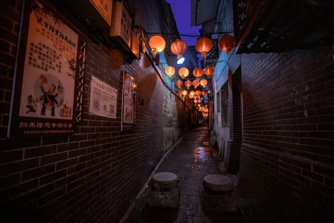 夜街夜景夜逐灯，时光清浅，石泉所遇皆是美好(图9)