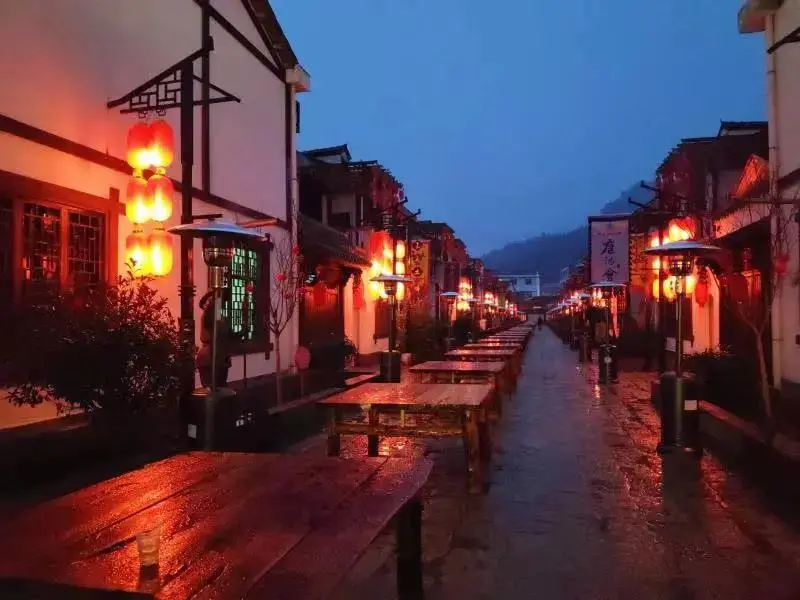 夜街夜景夜逐灯，时光清浅，石泉所遇皆是美好(图10)