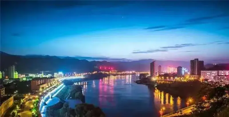 夜街夜景夜逐灯，时光清浅，石泉所遇皆是美好(图12)