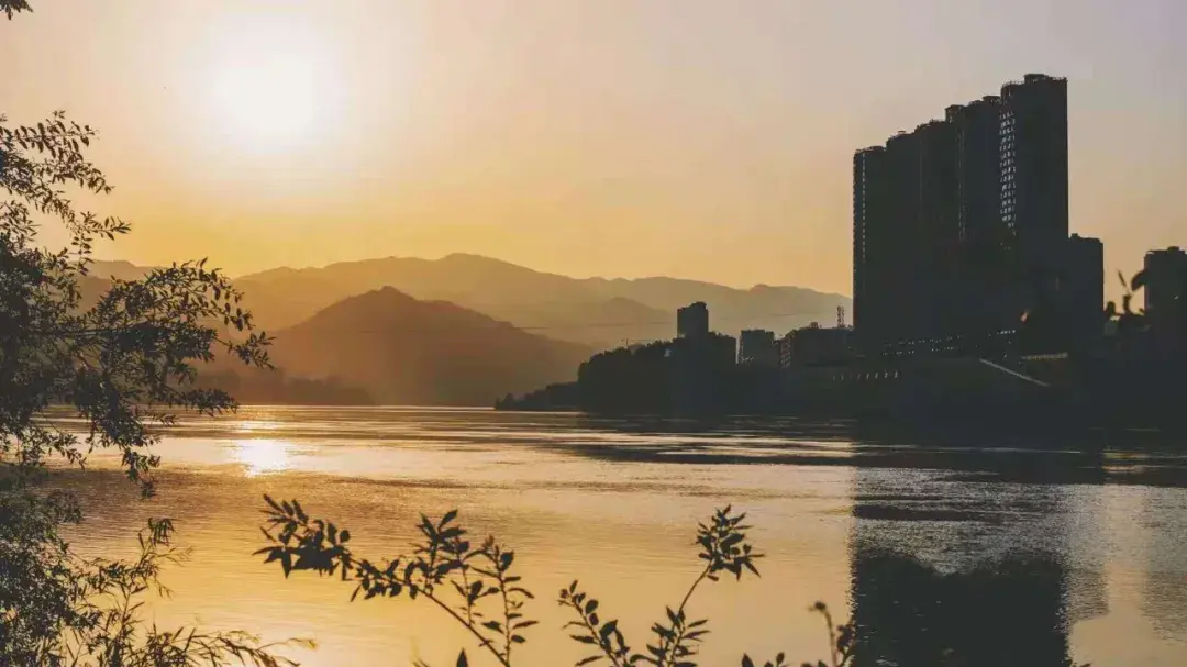 夜街夜景夜逐灯，时光清浅，石泉所遇皆是美好(图14)