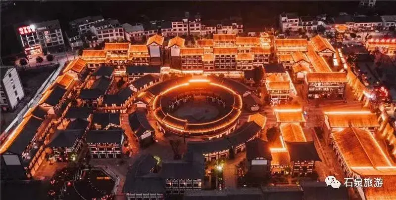 夜街夜景夜逐灯，时光清浅，石泉所遇皆是美好(图16)