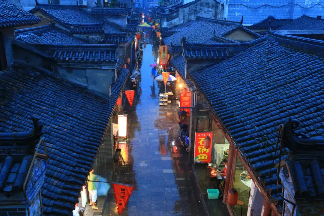 夜街夜景夜逐灯，时光清浅，石泉所遇皆是美好(图18)