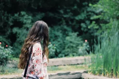 原谅自己的情感句子：经历了一些事，才知道自己真的好傻(图2)