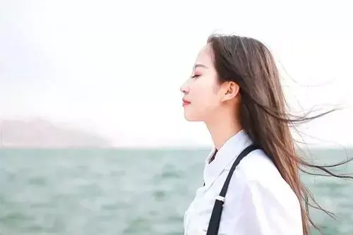 原谅自己的情感句子：经历了一些事，才知道自己真的好傻(图9)