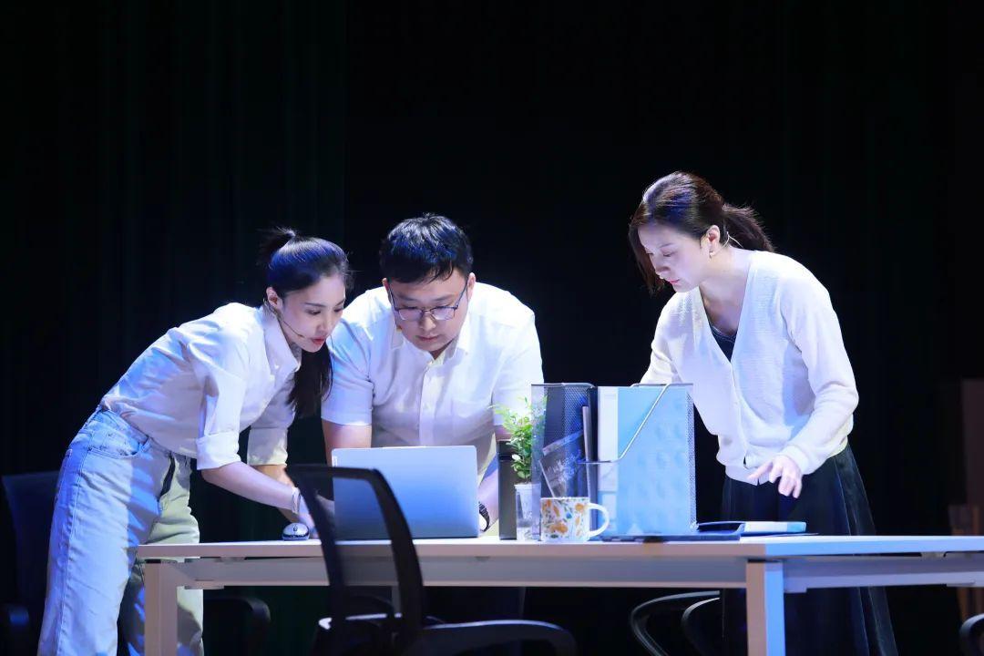 “师者”是怎样的？70、80、90后杨浦教师分别说出他们的教育格言……(图1)