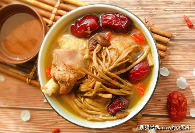 暖冬养肚！家人喝这5碗汤，暖心暖胃暖全家！(图4)