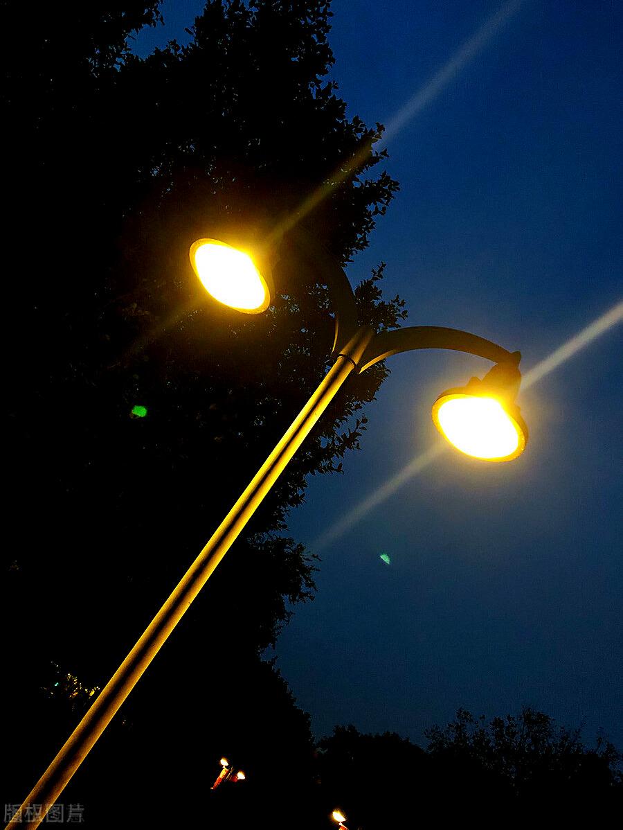 夜晚的小区，万家灯火，仿佛星河降临人间(图3)